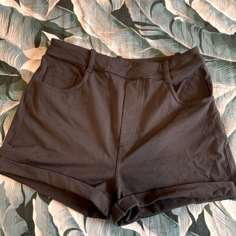 Lululemon High Waisted Short Shorts Size 10